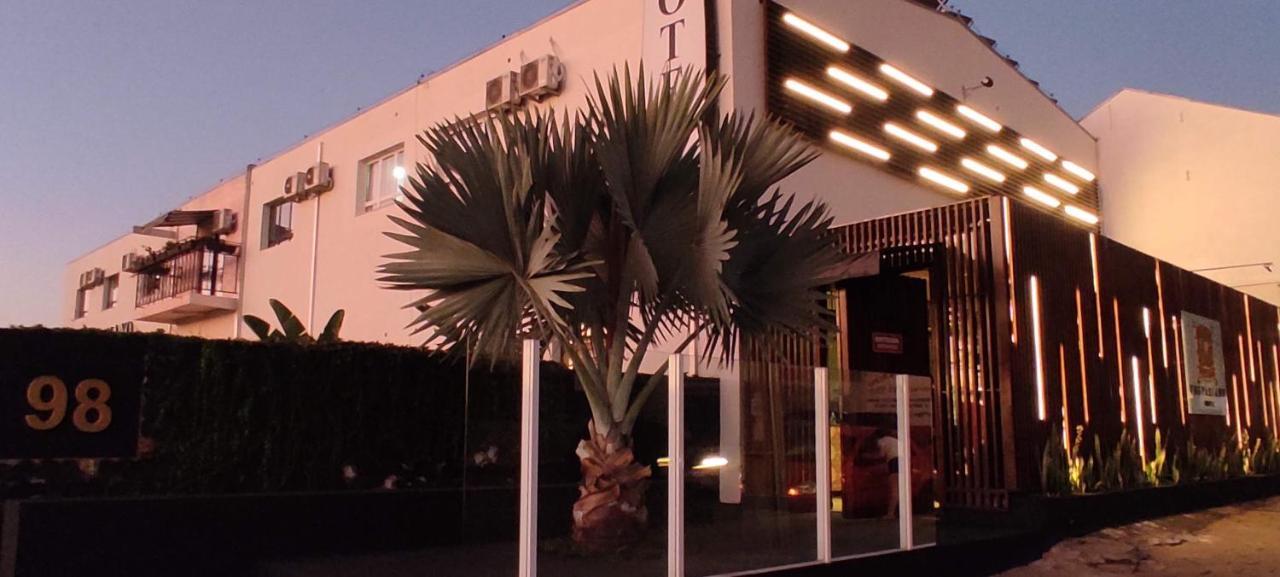 Vespasiano Hotel Telemaco Borba Экстерьер фото